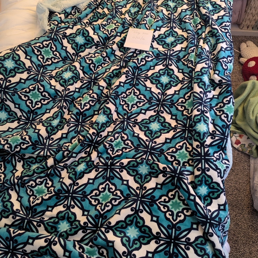 Elegant Blue and White Patterned Throw Blanket